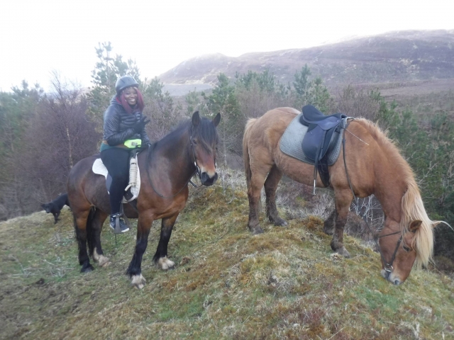  Équitation entre filles dans les Highlands écossaises 