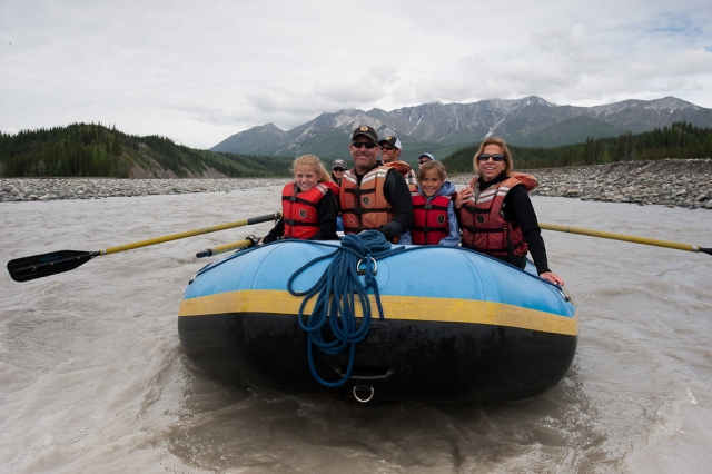  Famiglia mentre fa rafting sul fiume Oich 