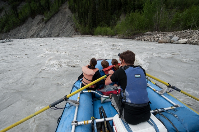  Persone che fanno un tour di rafting sul fiume Oich 