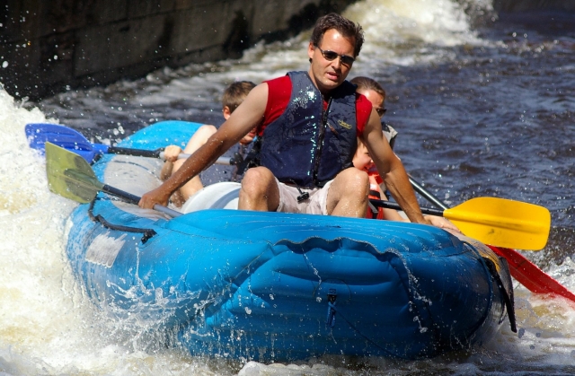 Familien-Rafting im Fluss Garry 