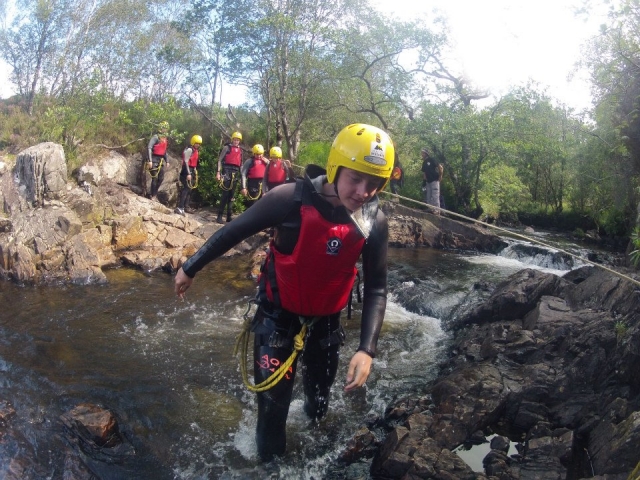 Goditi un'avventura nel canyoning 