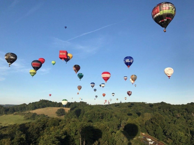 Sii uno dei pochi a godersi un volo in mongolfiera 