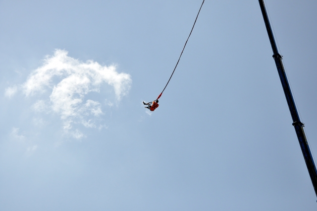 Profitez d'un seul saut à l'élastique 