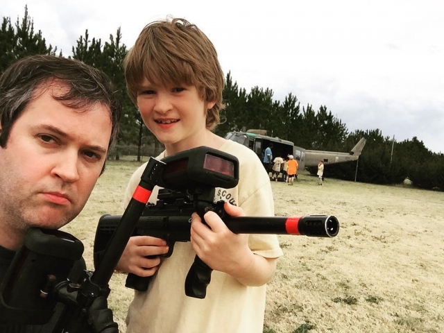  Divertiti con un divertente gioco di laser tag 