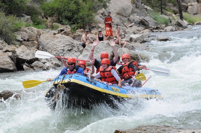  Aventures de rafting en eaux vives pour les familles et les amis 