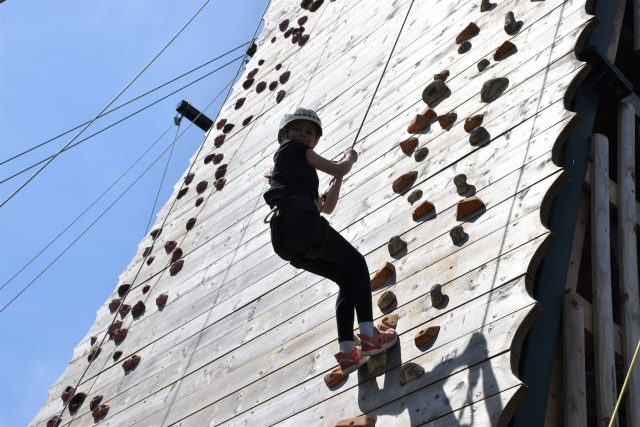 Create abseiling adventures
