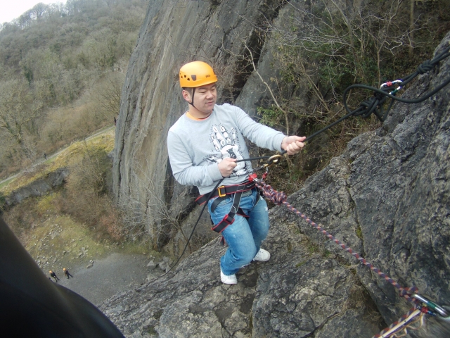 La descente en rappel est tellement amusante 
