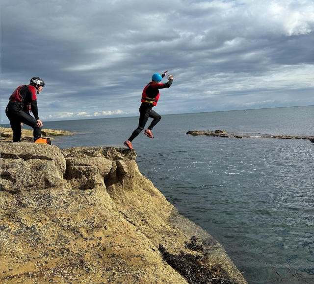  Sauter dans l'eau 
