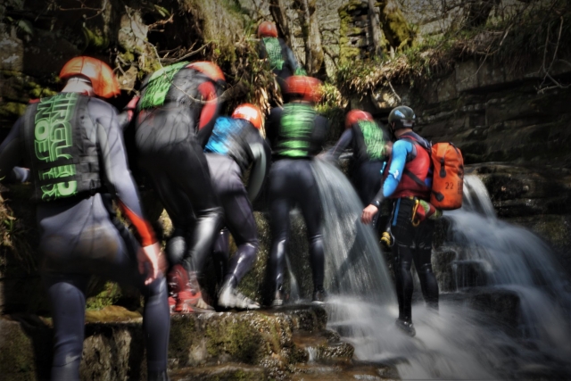  Invitez votre groupe d'amis à profiter de Gorge Walking 