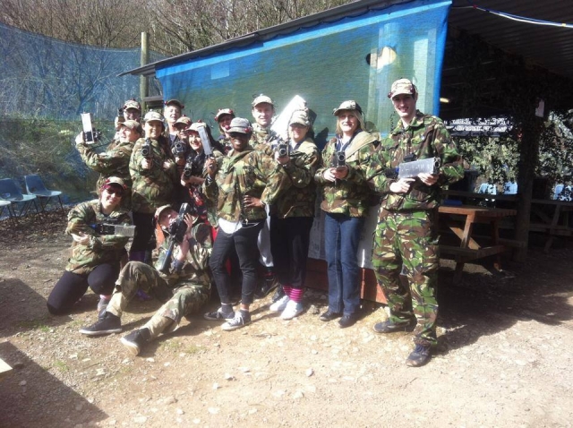  Divertiti con il Laser Tag con il tuo gruppo di amici 