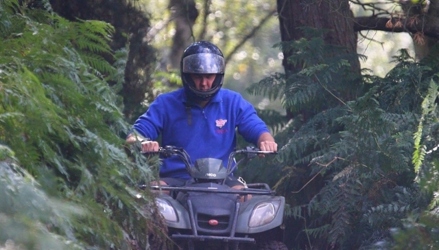  Quadfahren durch den Wald 