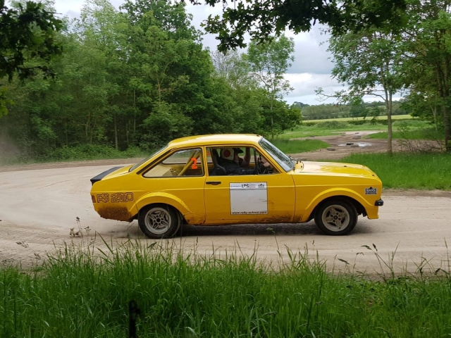  Fahren Sie ein Rallyeauto