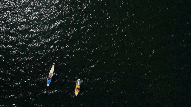  SUP-Unterricht in ruhigen Gewässern 