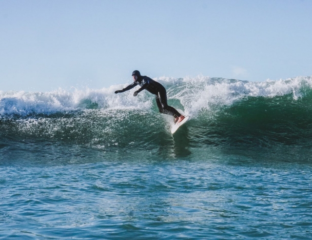  Surfer sur les vagues
