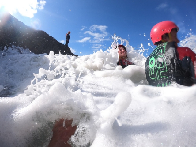  Vivez une aventure amusante de coasteering avec nous