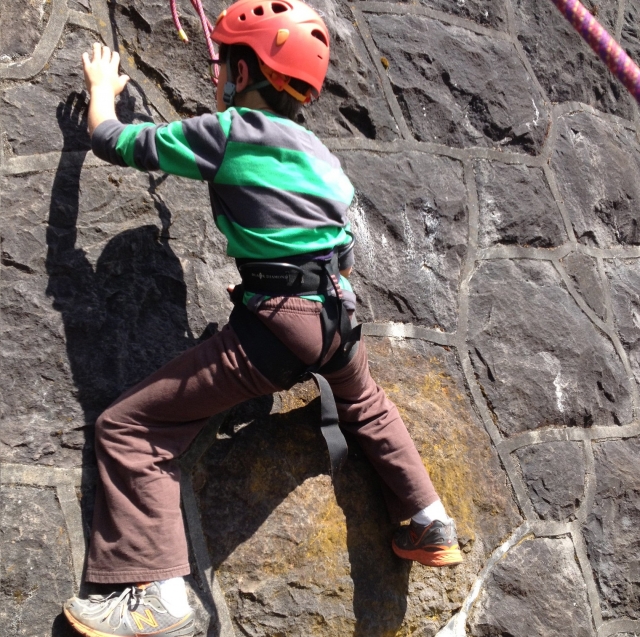 Giovani amanti dell'arrampicata 