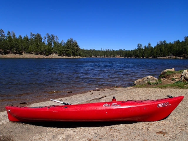  Barca in kayak sulla riva 