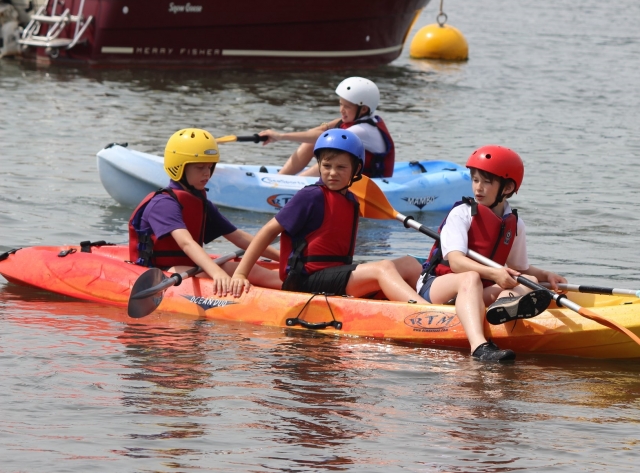  Jóvenes kayakistas 