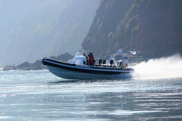  Apprendre les bonnes manières de faire du bateau à moteur 