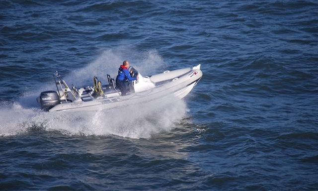Enjoying this powerboating experience
