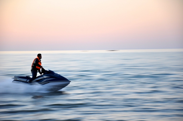 Genießen Sie eine Jetski-Session 