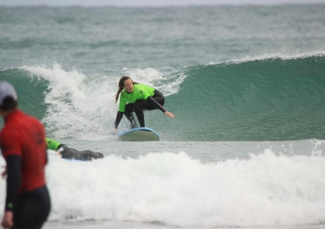  ¡Surfeando usando habilidades increíbles! 