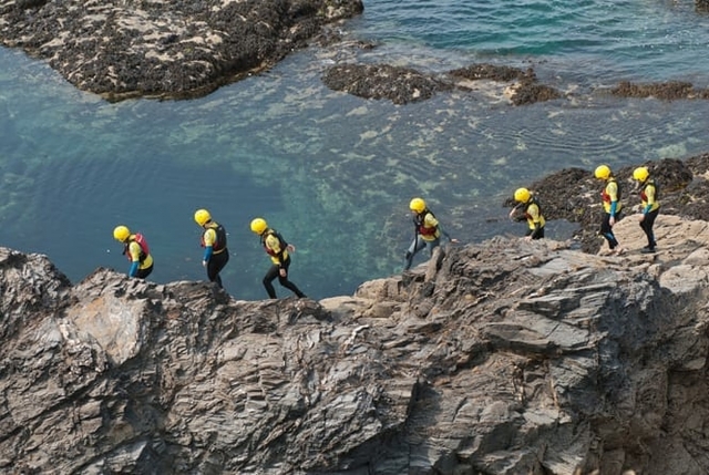  Escalando las rocas 