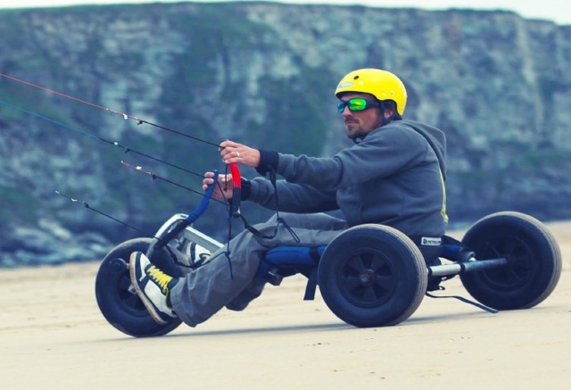 Controlling the direction of the kite buggy