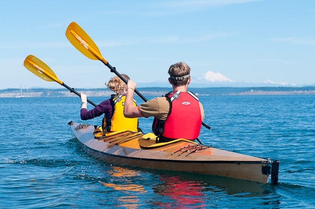Engage yourself in watersports!