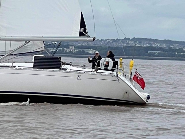  Segeln Sie über die wunderschönen Gewässer von Swansea. 
