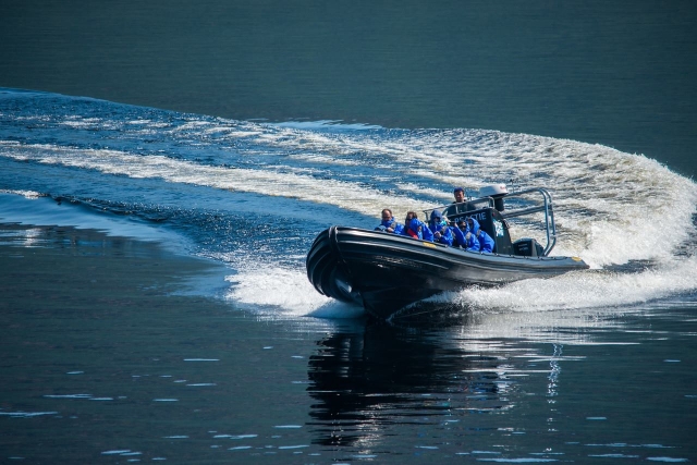  Le Wee Beastie naviguant sur le loch 