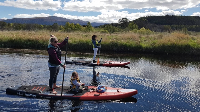 英什湖 (Loch Insh) 的河流 SUP 之旅 