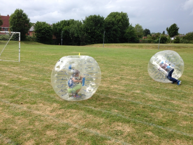  Calcio con le bolle a Bristol