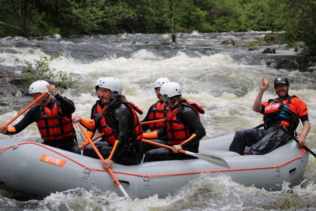 Paddle as a team