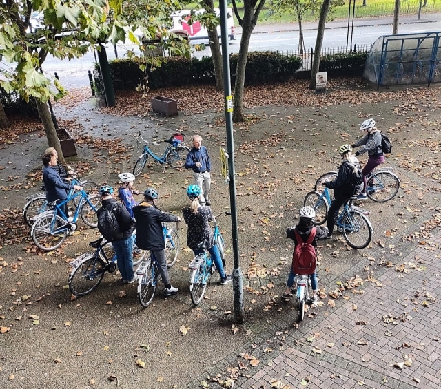  向我们的导游学习 