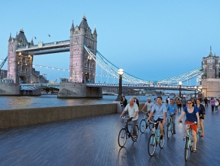 Sunset Bike Tour (18+) in London for 3h