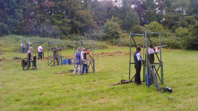 Break your routine with our clay pigeon shooting lessons