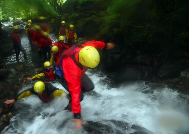  Grimpez sur les rochers 