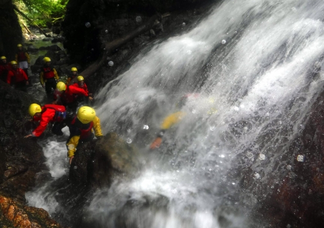  Traversez des chutes d'eau et d'autres défis