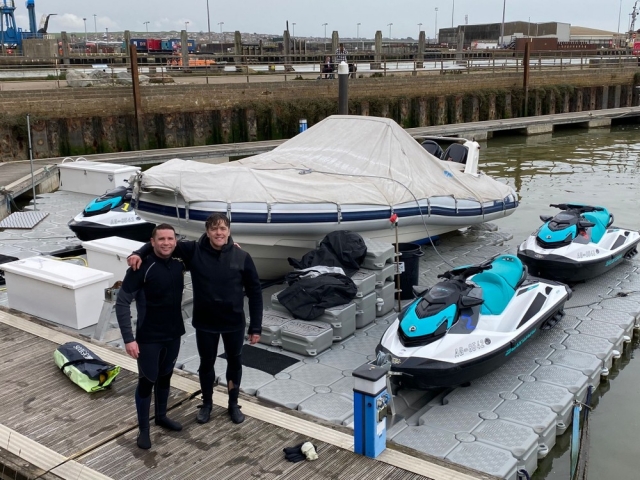 Experimente um de nossos jet ski 