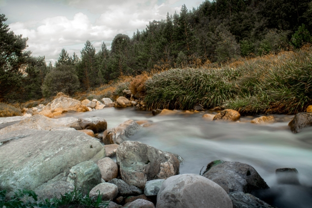  Überqueren Sie den Fluss. 