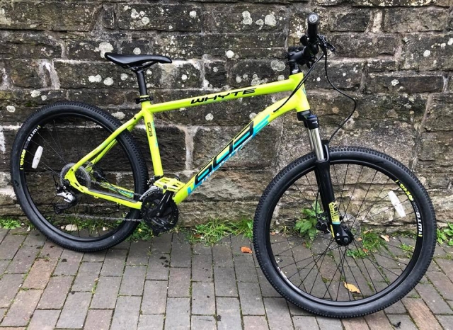  Montez sur l'un de nos vélos de montagne 