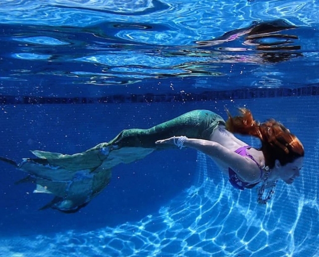Vivi una divertente esperienza di nuoto 