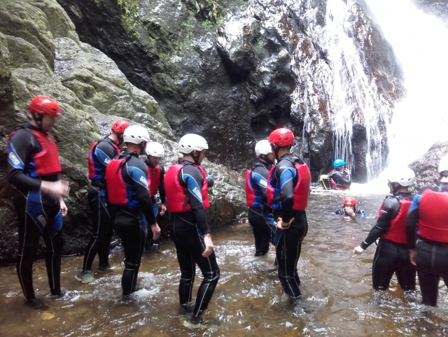  Aventura de grupo emocionante 