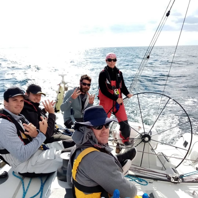  Viaje en velero con amigos 
