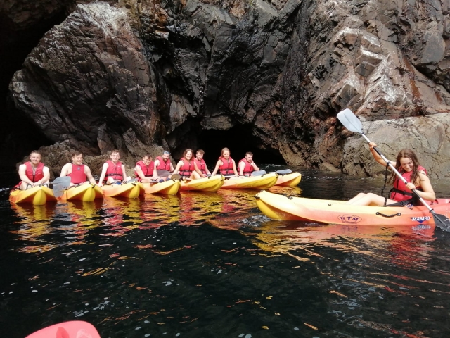  Grottes marines et criques cachées 