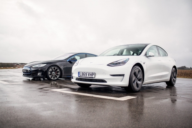  Vehículos eléctricos e híbridos modernos 