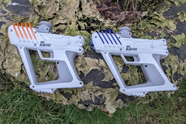  Schnappen Sie sich einen Gel-Blaster. 