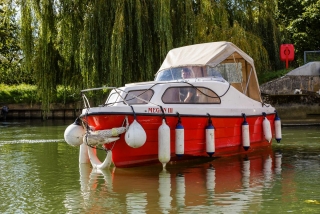 Location de bateau fluvial pour 5 personnes à l'écluse de Buscot, journée complète