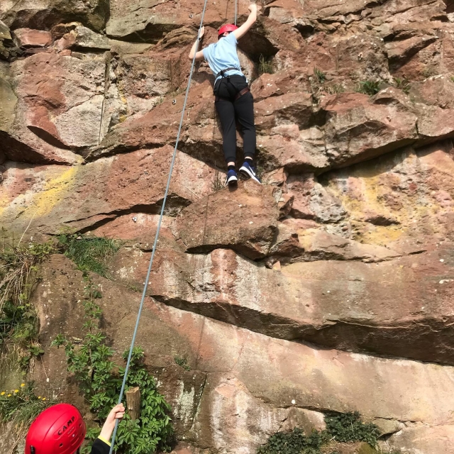  En haut de la paroi rocheuse 
